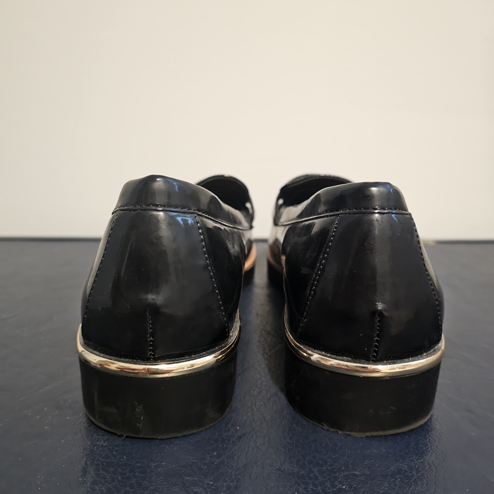 Sleek Black Leather Loafers - Picture 4 of 6